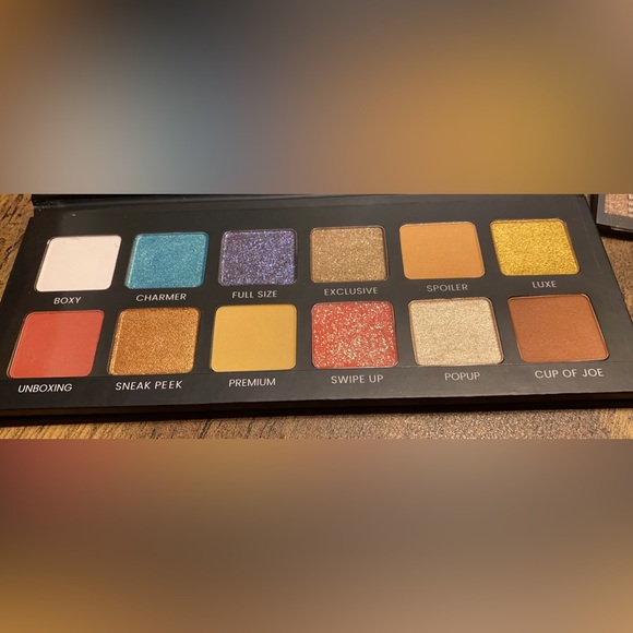 eye shadow pallet BUNDLE (4) - Picture 2 of 2